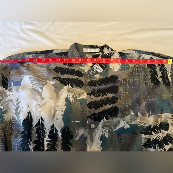 Perry Ellis Vintage feather motif button down shirt with banded collar, Size M - Picture 7 of 9